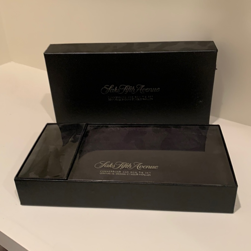 Sals Fifth Avenue Cumberbund and Bow Tie Set - New / Never Worn